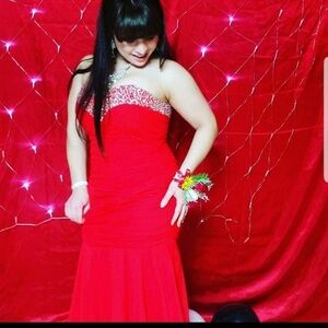 Beautiful full lenght red gown